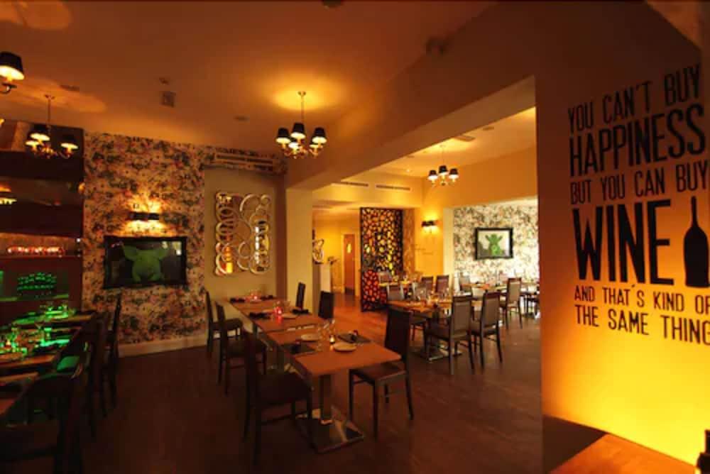 The Inn Hotel Bar And Restaurant Saint Helier Jersey Exteriör bild