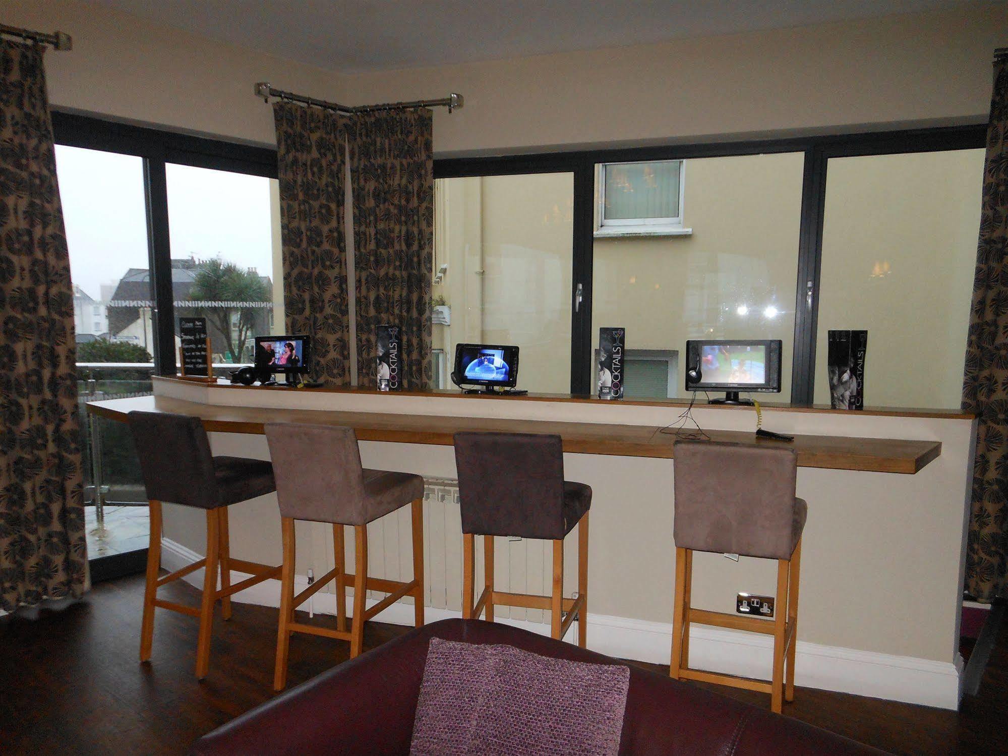 The Inn Hotel Bar And Restaurant Saint Helier Jersey Exteriör bild